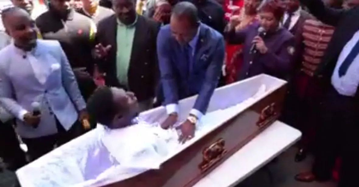 Zázrak na jihu Afriky, pastor přivedl nebožtíka k životu. Teď musí vysvětlovat a trpět posměch