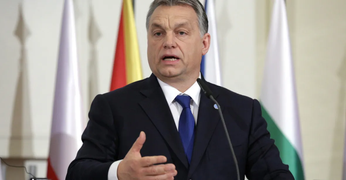 Fidesz možná odejde z Evropské lidové strany, připustil Orbán. Mluví i o útoku promigrantských sil
