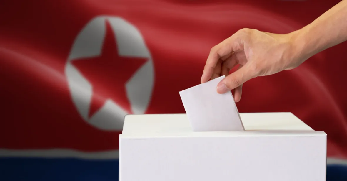 Severokorejci volí parlament. Do uren vhodí předepsané lístky, pak venku projevují radost