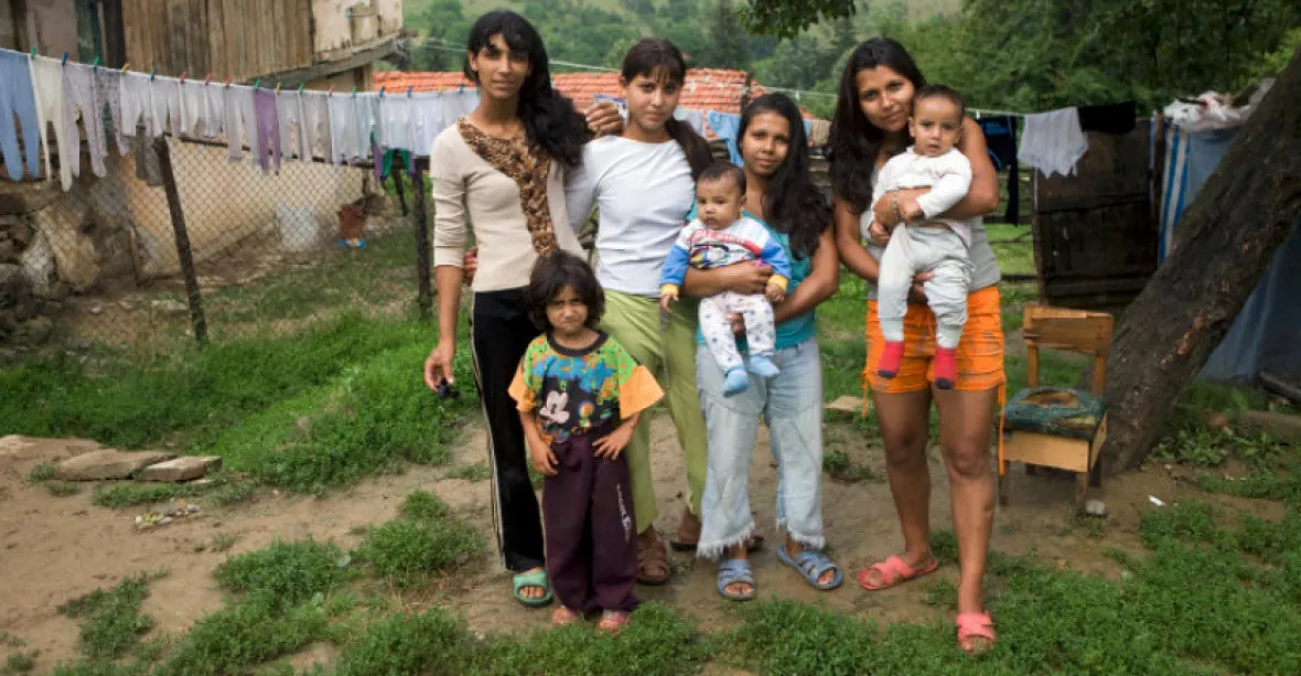 Situace Romů se zlepšuje, pořád je ale mnohem horší než u Čechů, ukazuje průzkum