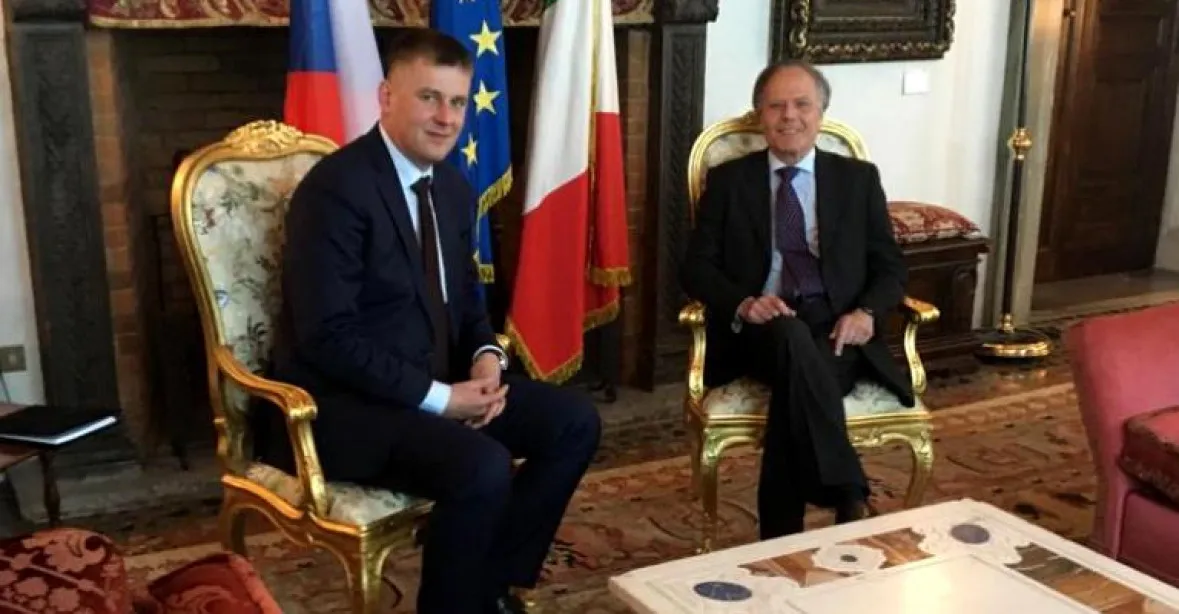 „Do Čech míří skupina italských podnikatelů.“ Petříček jednal s italským ministrem zahraničí