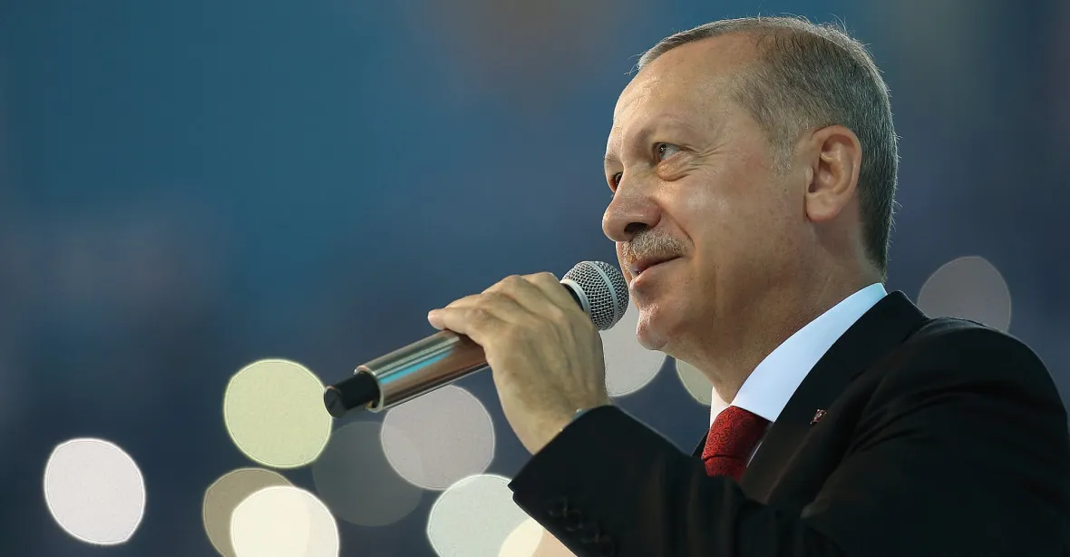 Erdogan v Istanbulu prohrál. Žádá opakovat volby