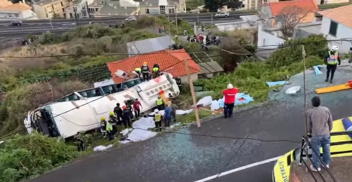 Nehoda turistického autobusu na Madeiře má 28 mrtvých. Většinou Němců, píší tamní média