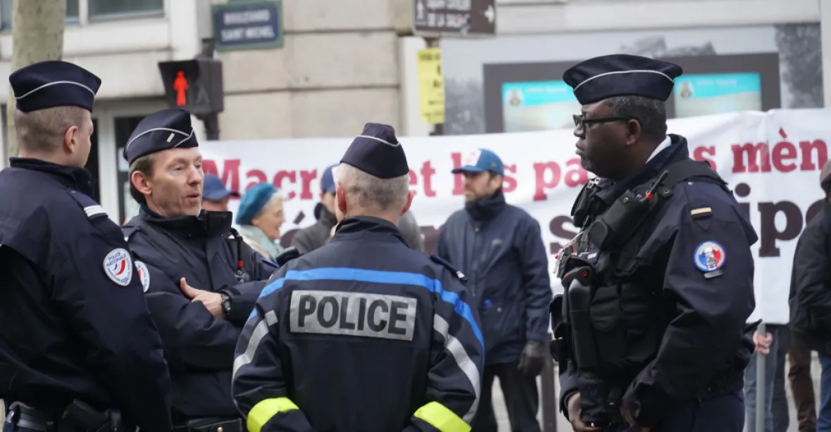 Francii zasáhla vlna sebevražd policistů. Od začátku roku si jich na život sáhlo téměř 30