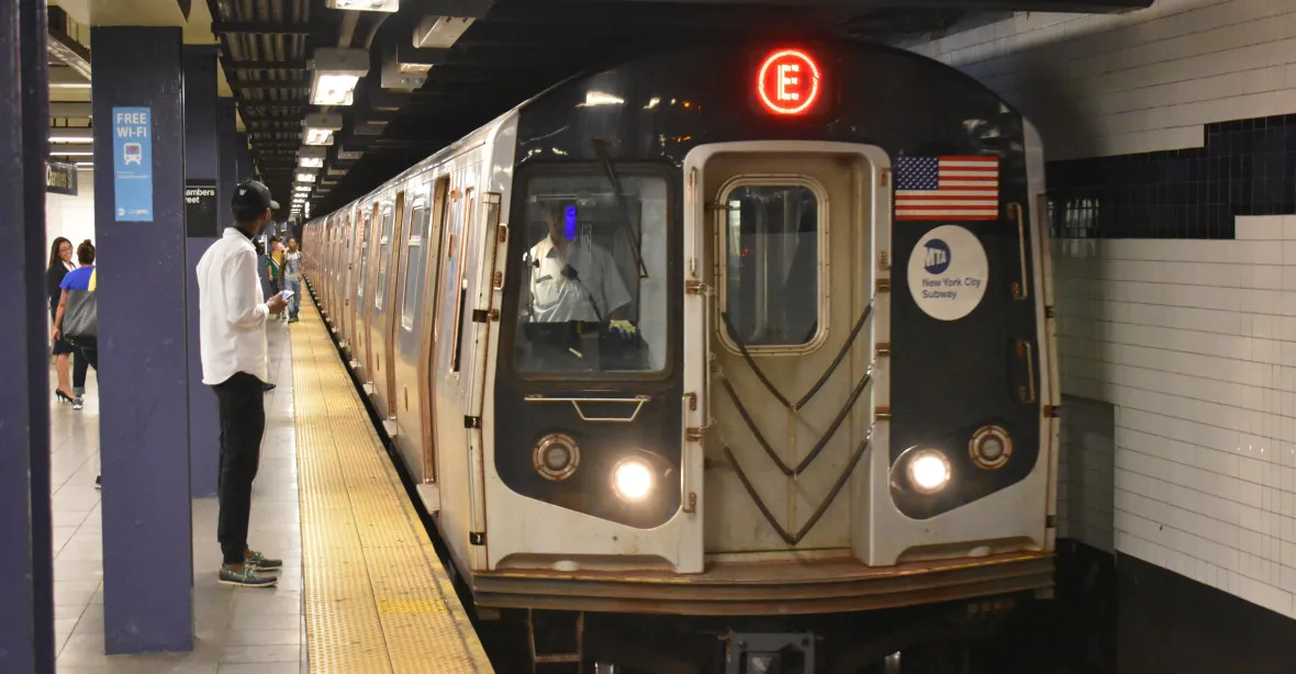 Newyorské metro „nahrává“ cestující. Jen jako strašák pro černé pasažéry, brání se
