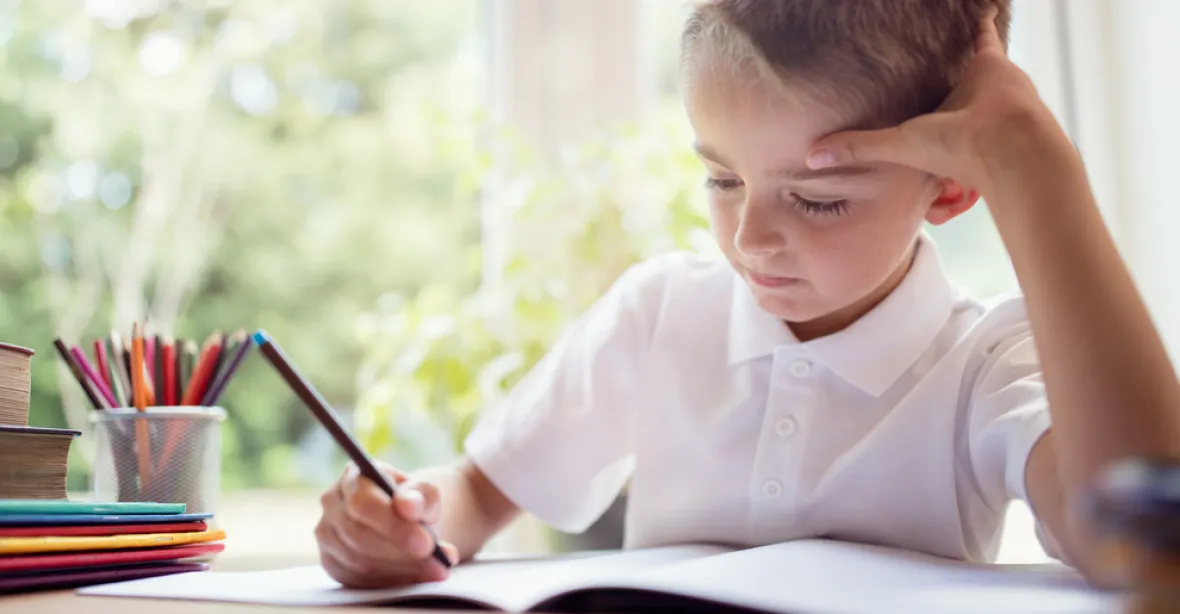 Čeští žáci věnují domácím úkolům minimum času. Osmáci jen devět minut