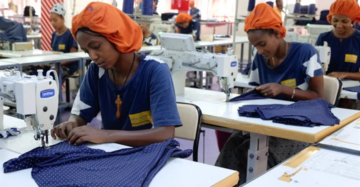 Práce v továrně za 26 dolarů měsíčně. Etiopští textilní dělníci si vydělají nejméně na světě