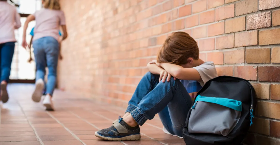 Šikana ve školách zůstává, dvě třetiny případů jsou na základkách