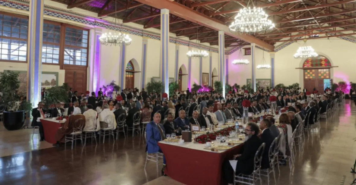 Etiopský premiér hostil „nejdražší večeři na světě“. Místo u stolu vyšlo na 4 miliony korun