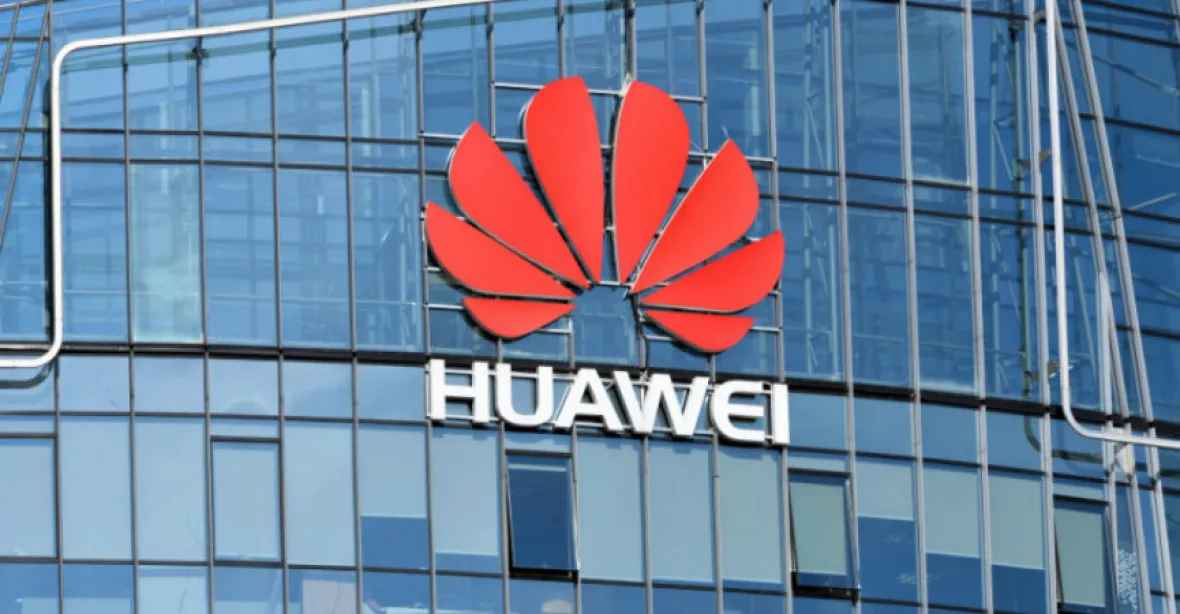 Americká vláda dočasně zmírnila restrikce vůči Huawei, zavedla je v minulém týdnu
