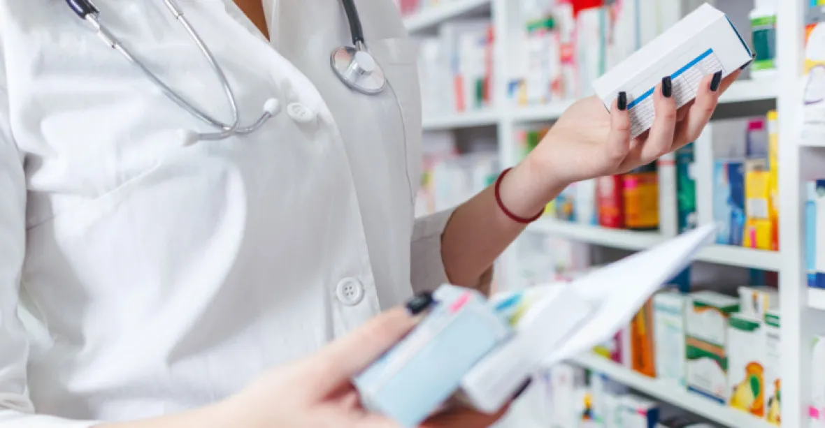 Problémy systému pro ověřování léků zpomalují výdej v lékárnách