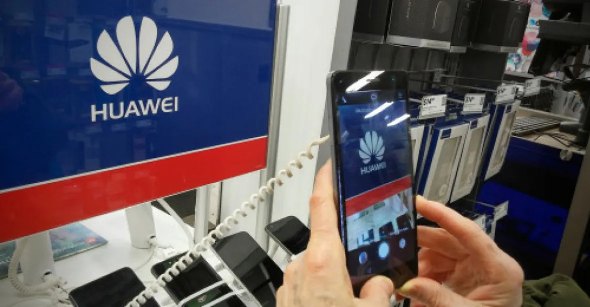 Od Huawei couvají i operátoři a výrobci čipů. Firma chystá vlastní operační systém