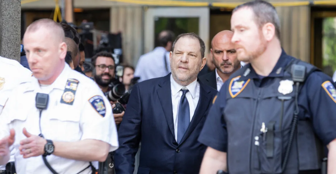 Weinstein vyplatí ženám přes miliardu korun, když stáhnou žaloby