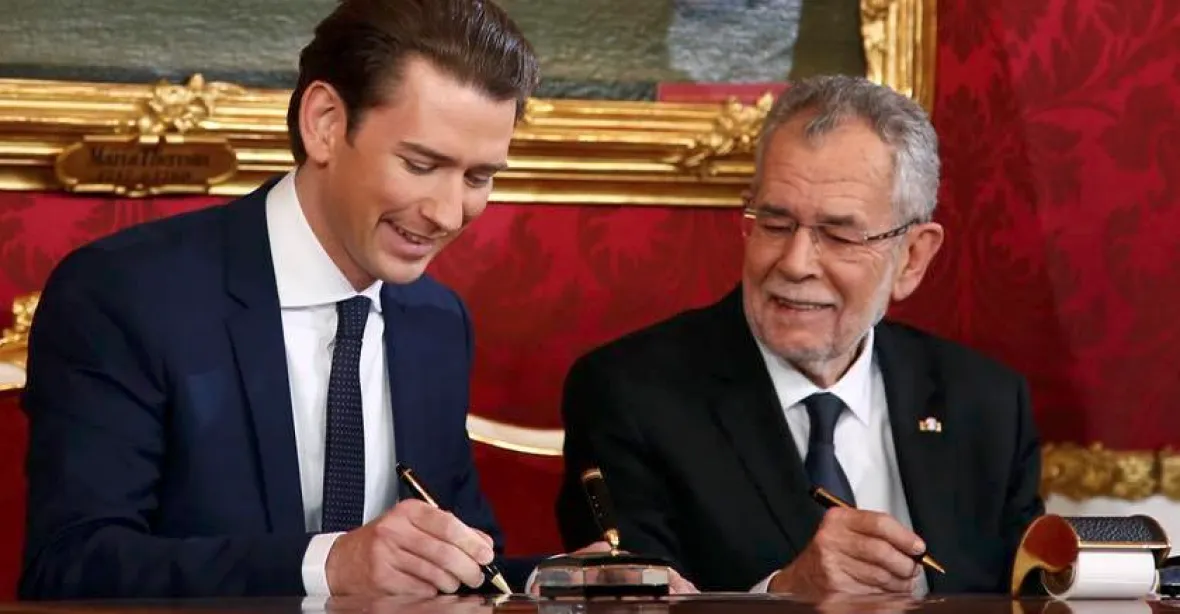 Rakouský parlament vyslovil nedůvěru vládě – poprvé od 2. světové války. Přidali se i Svobodní