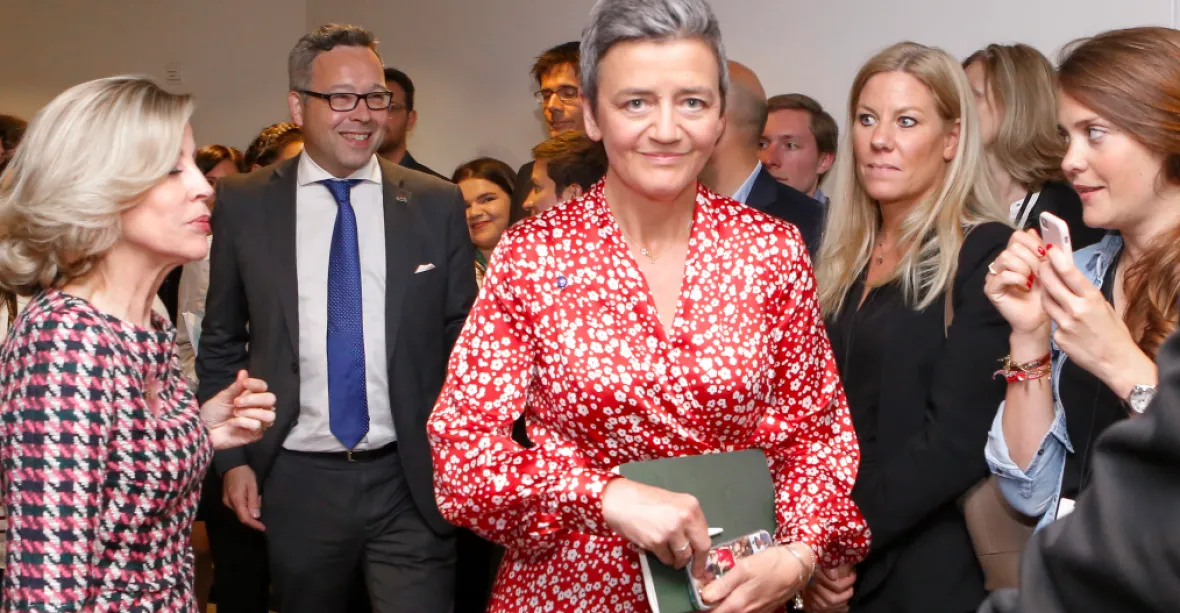 ARD: Merkelová oficiálně podporuje Němce, ale na šéfku Evropské komise favorizuje Dánku