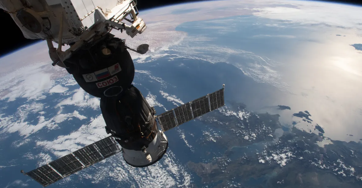 Balte kufry směr vesmír. NASA plánuje pro soukromé turisty cesty na ISS
