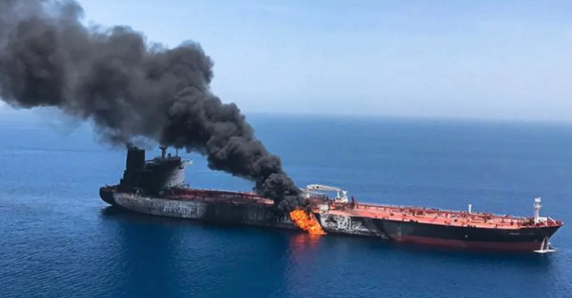 USA zveřejnily video z napadení tankeru, Írán vinu odmítá