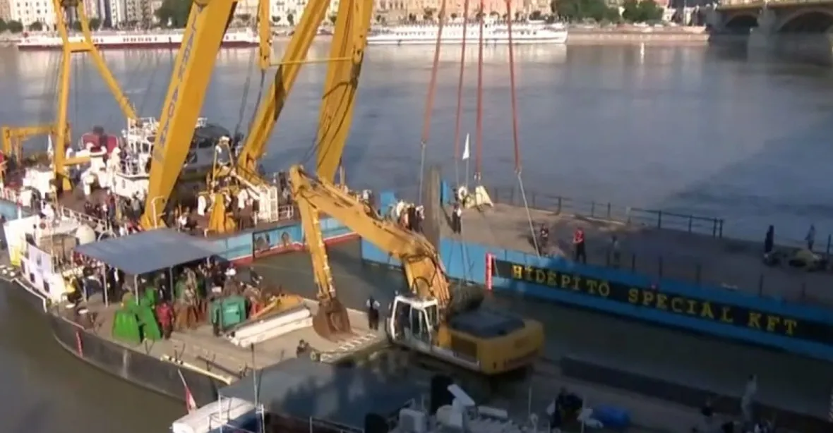Kapitán lodi, který zřejmě způsobil nehodu na Dunaji, byl střízlivý