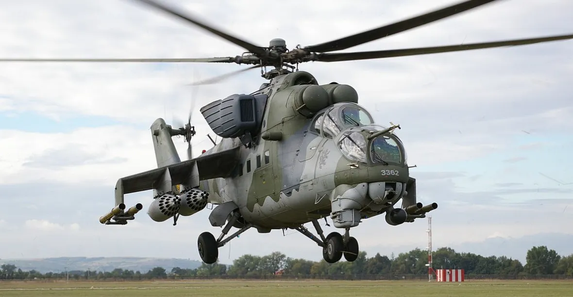 Bitevní vrtulník Mi-24 nouzově přistál. Armáda dočasně zastavila jejich provoz