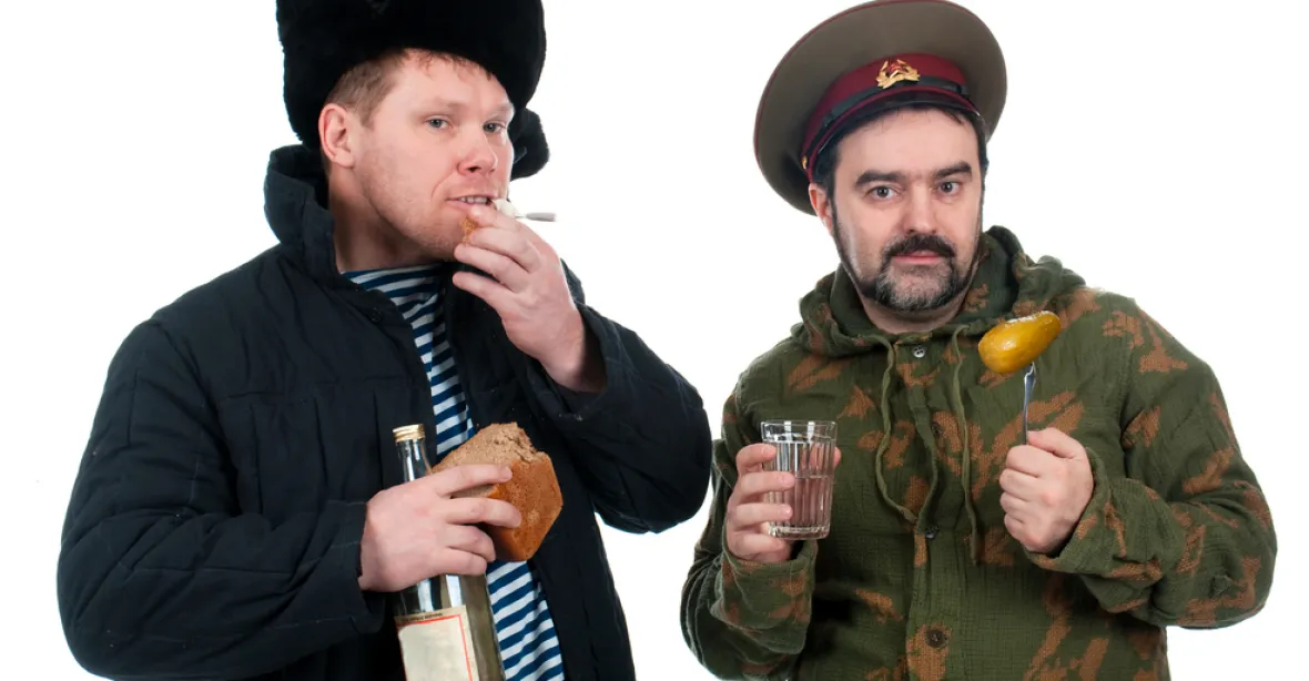 Rusové utahují opasky. Vodky pijí méně, kupují levnější značky