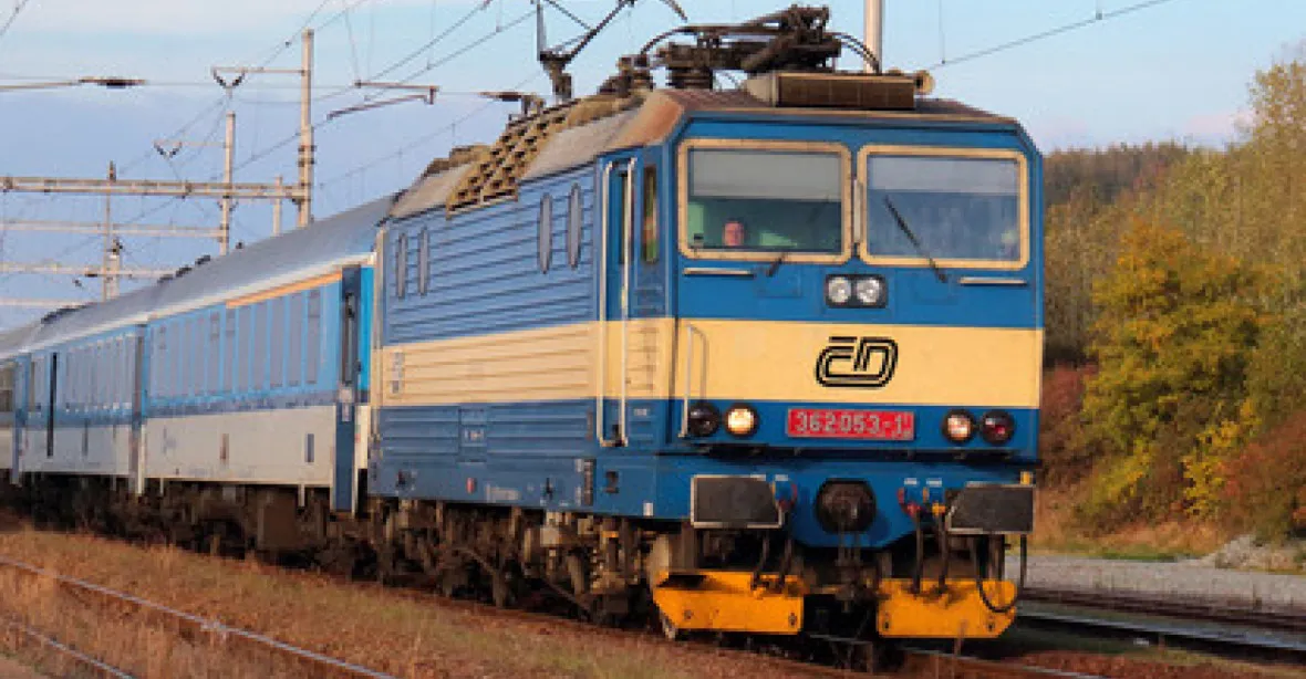 Desítky vlaků nedojely. Porucha zastavila provoz mezi Prahou a Berounem