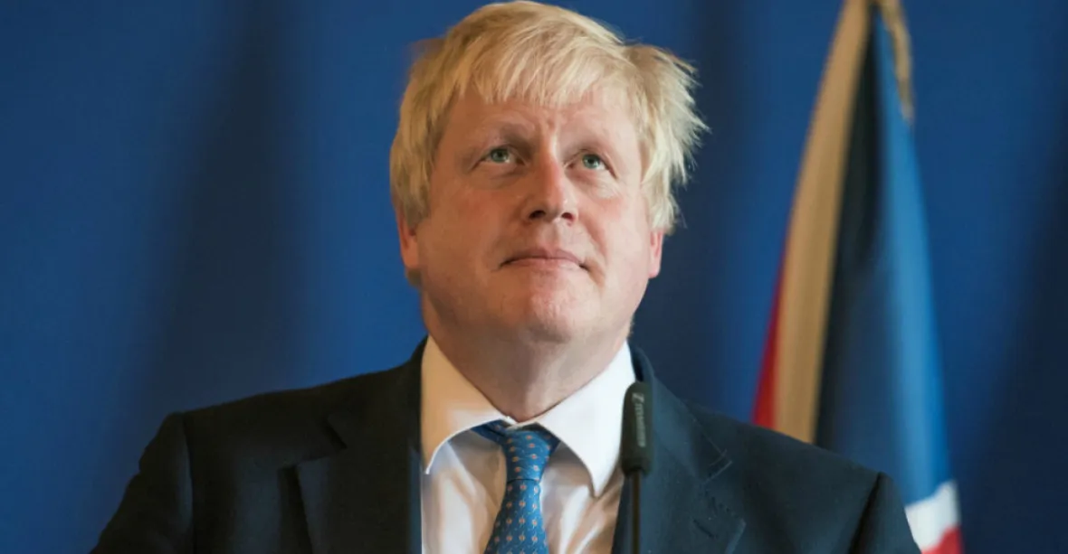 Nebuď zbabělec, přijď do studia, vzkázal Borisi Johnsonovi protikandidát Jeremy Hunt