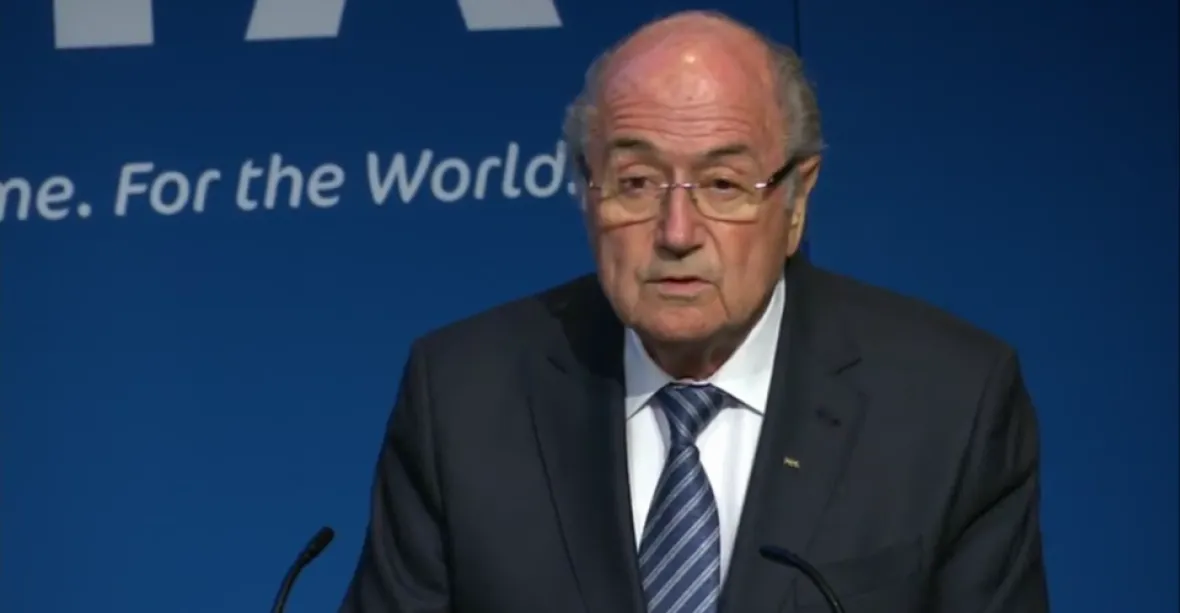 „Jsou moje a chci je zpátky.“ Blatter žaluje FIFA kvůli nevráceným luxusním hodinkám