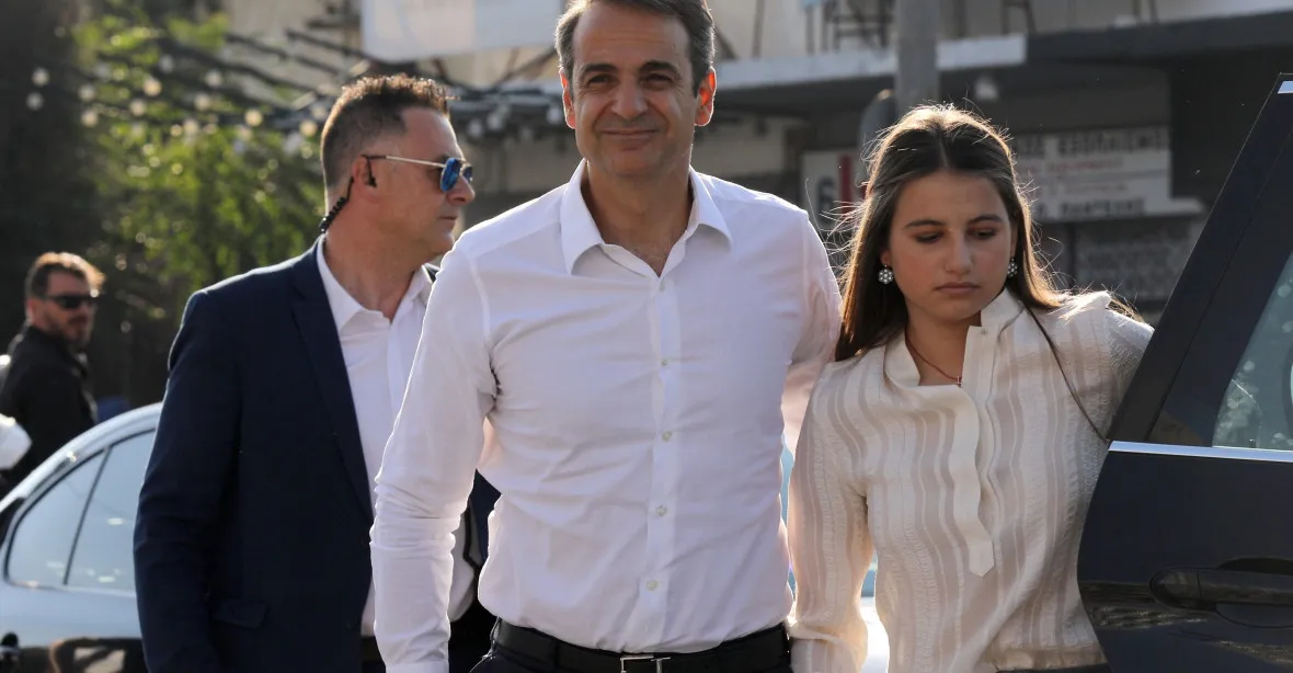 Příští řecký premiér? Konzervativec z „dobré rodiny“, vládl už jeho otec i prastrýc