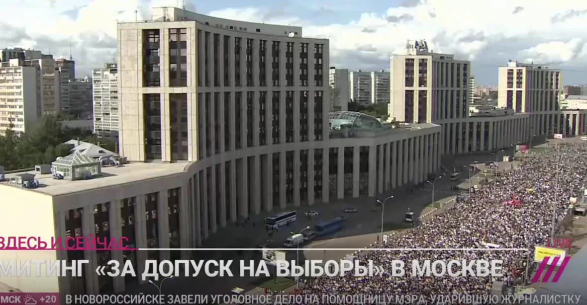 V Moskvě demonstrovalo 12 000 lidí za spravedlivé volby