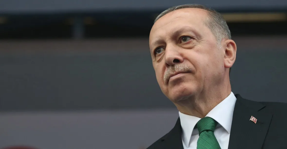 Turecká armáda nebude váhat znovu vyslat vojáky na Kypr, řekl Erdogan