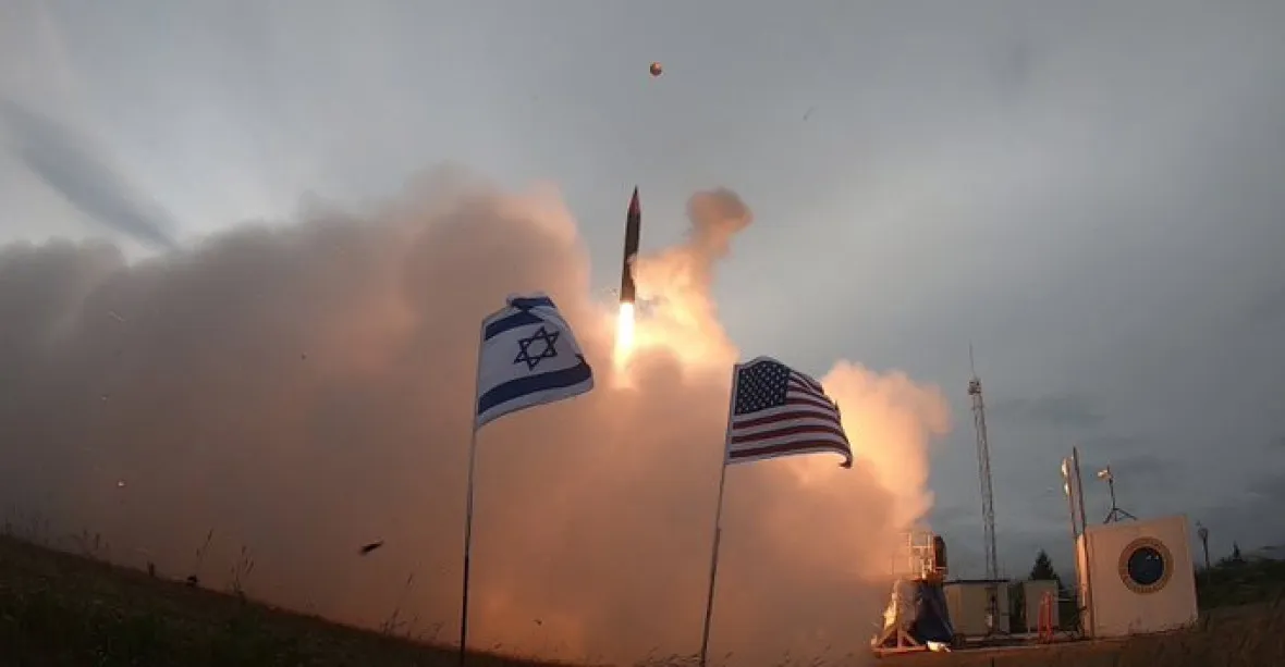 Izrael má novou účinnou protibalistickou raketu Arrow 3. V tichosti ji otestoval na Aljašce