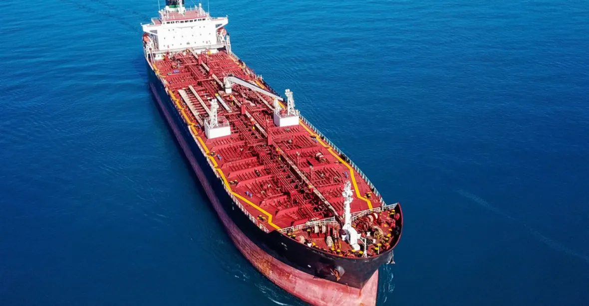 Írán zadržel v Perském zálivu další tanker se sedmi námořníky