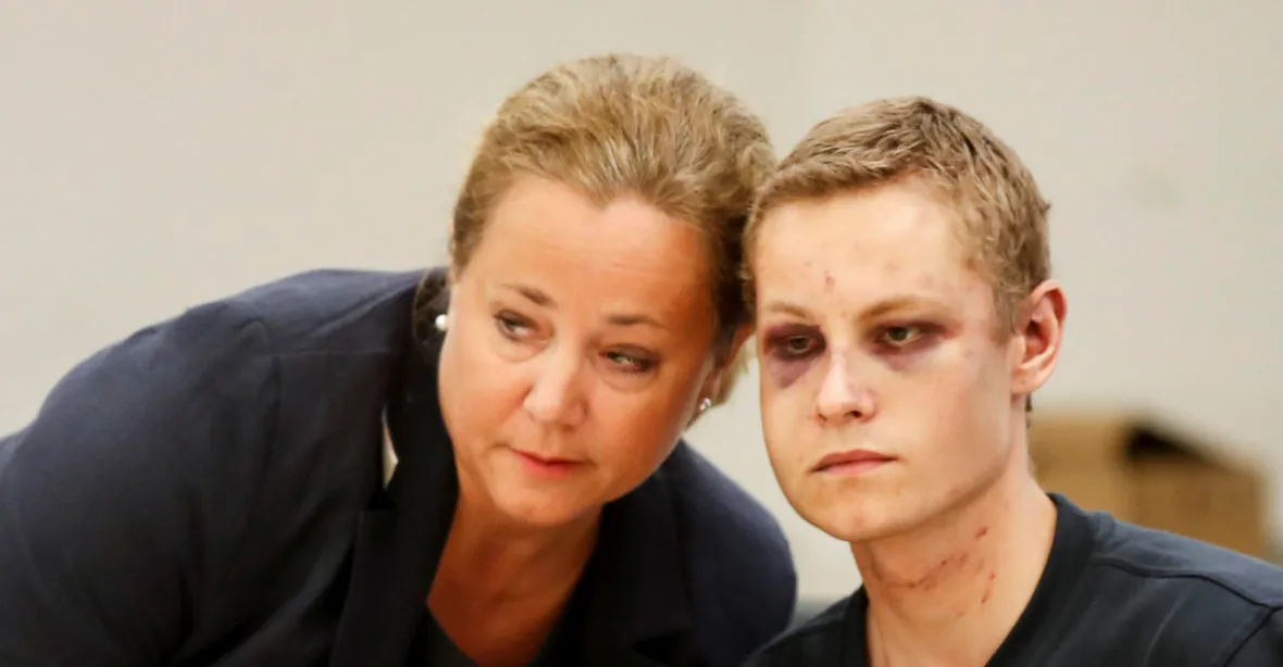 Rány na obličeji a krku. Podezřelý z útoku v mešitě u Osla stanul před soudem