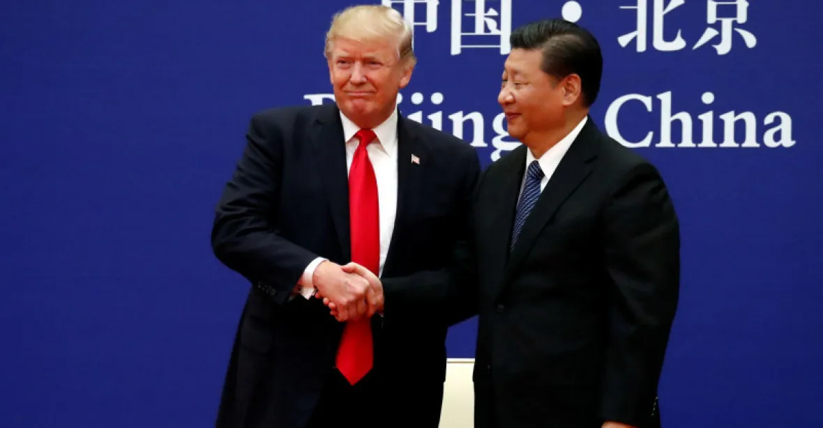 Trump přemýšlí o schůzce se Si Ťin-pchingem kvůli Hongkongu
