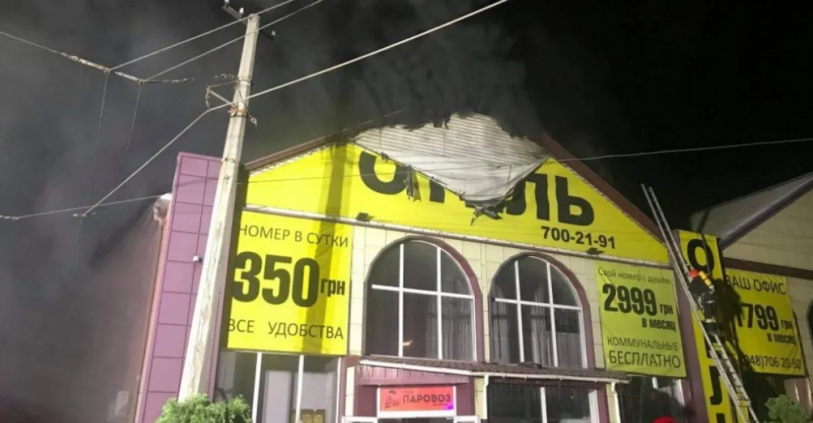 Při požáru hotelu v Oděse zemřelo devět lidí, další jsou zranění