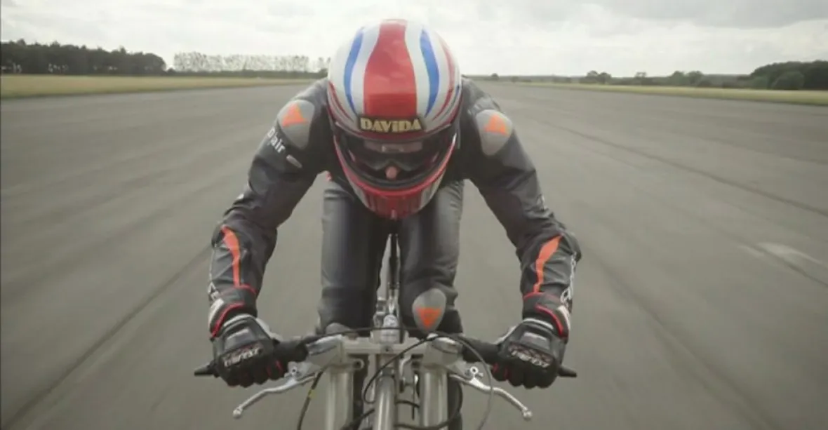 VIDEO: Architekt překonal rychlostní rekord na kole. Jel 280 km/h