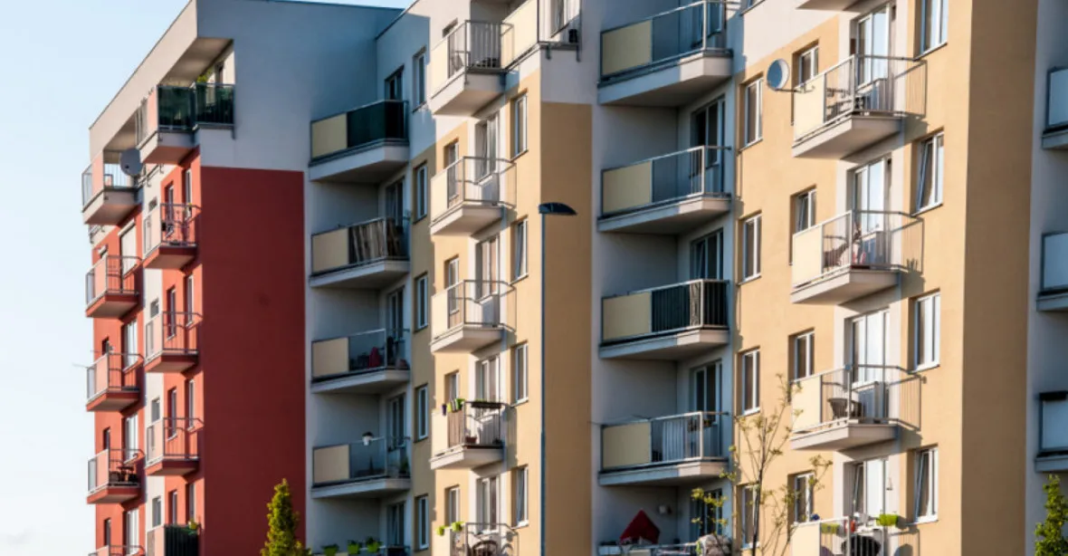 Hypotéky dál zlevňují, ale přes 100 000 korun za metr novostavby lidi odrazuje