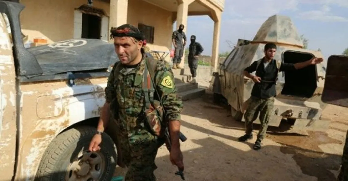Milice syrských Kurdů se stáhnou z hranice s Tureckem. Respektují dohodu Turků a Američanů
