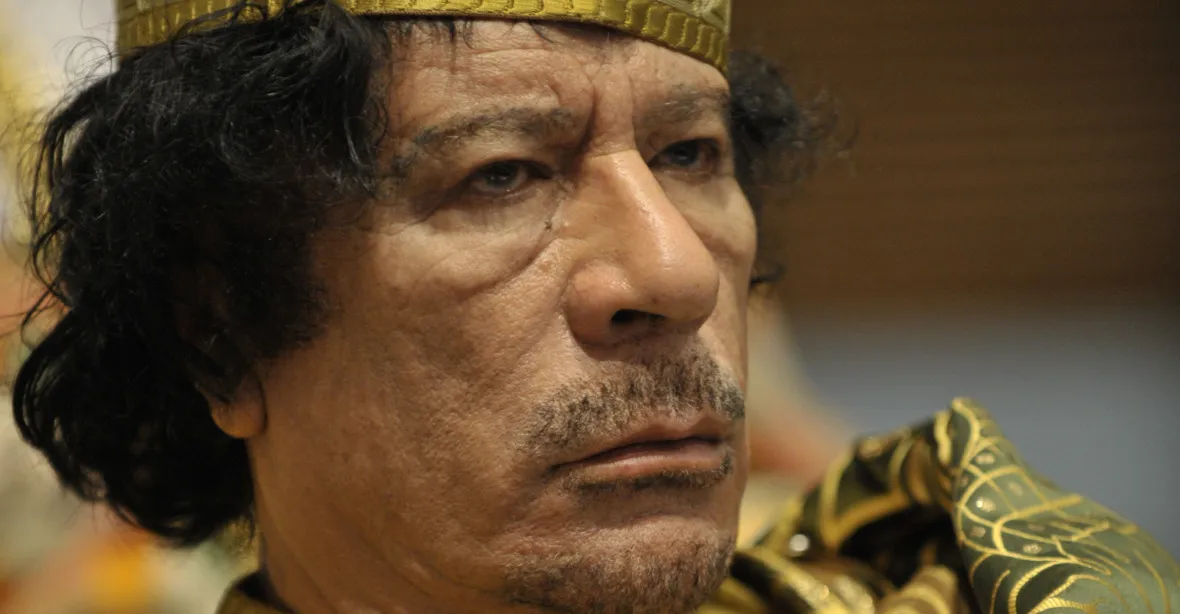 „Prorok z pouště“ Kaddáfí po nástupu k moci zakázal alkohol a zavřel kostely