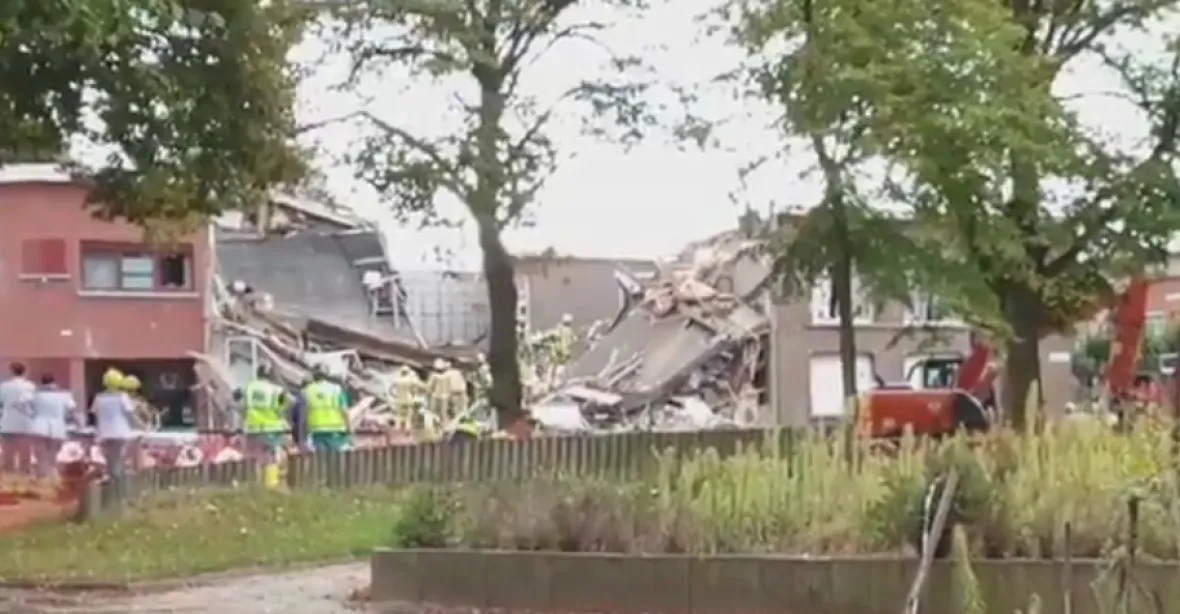 Výbuch v Antverpách zbořil řadové domky, záchranáři hledají pod troskami lidi