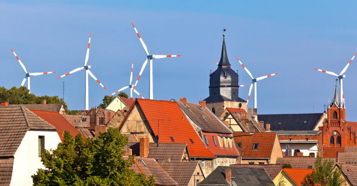 Lidé v Německu větrné elektrárny nechtějí, nové se staví jen pomalu. Situace připomíná katastrofu