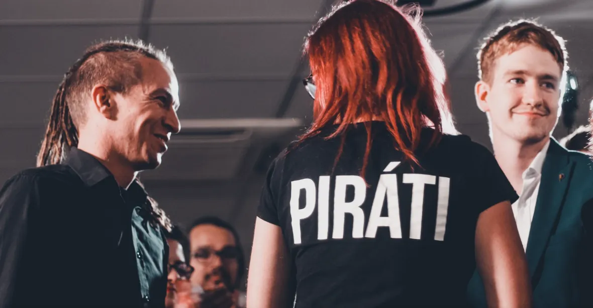 Piráti chtějí, aby se ČR připojila k žalobě Poláků na autorskou směrnici