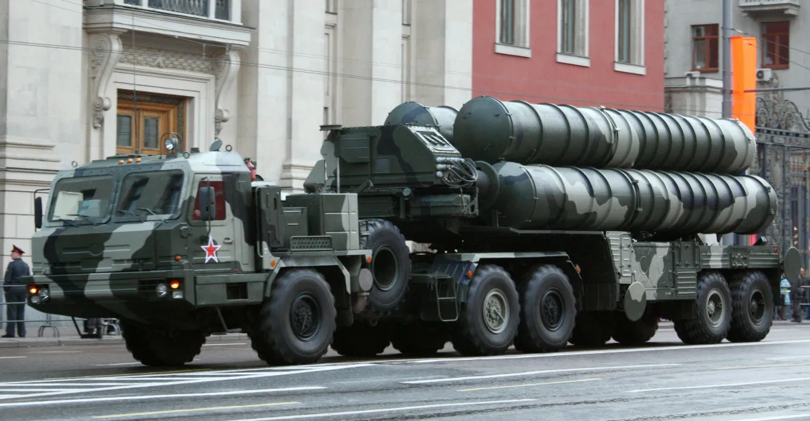 Turecko má komplet protiraketový systém z Ruska, USA varují před jeho aktivací