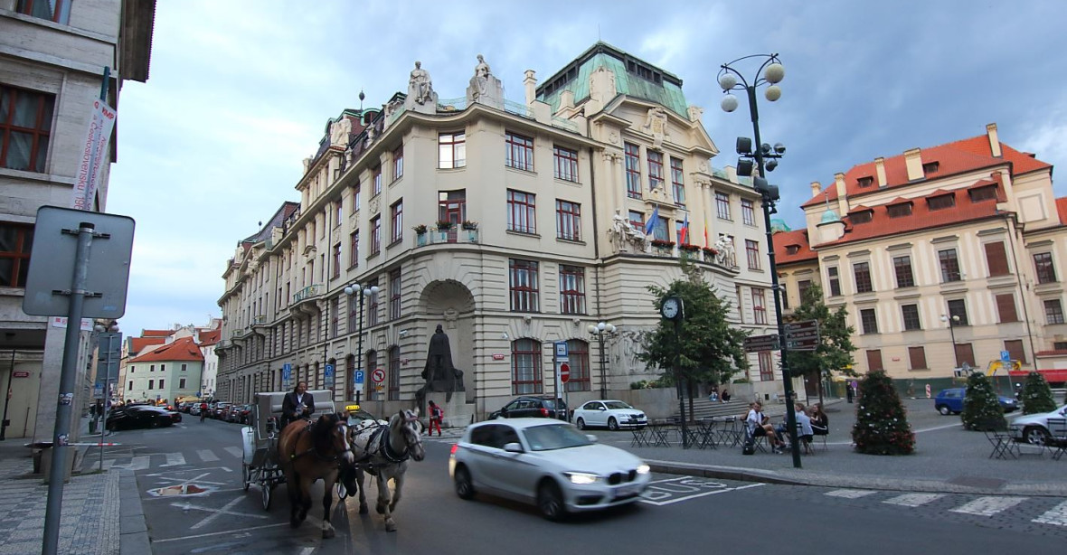 Peníze docházejí i Praze. Zdražily obecní byty, vodné a stočné i elektřina
