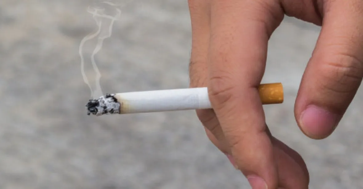Rusko zakázalo od října kouření na balkónech