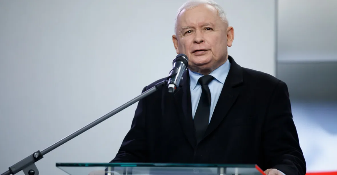Šedá eminence polské politiky Jarosław Kaczyński. Má prezidenta, vládu i parlament