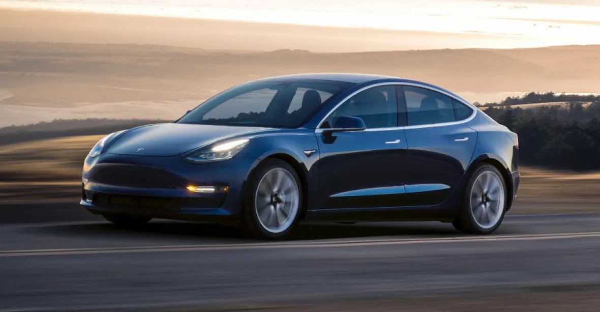 Výrobce elektromobilů Tesla dosáhl překvapivého zisku, akcie pak prudce posílily