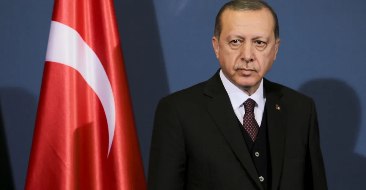 Erdoganovi se útok na Kurdy vyplatil, umlčel velkou část opozice, tvrdí analytici