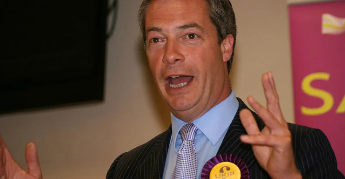Farage pohrozil Johnsonovi, premiérova dohoda prý není brexit