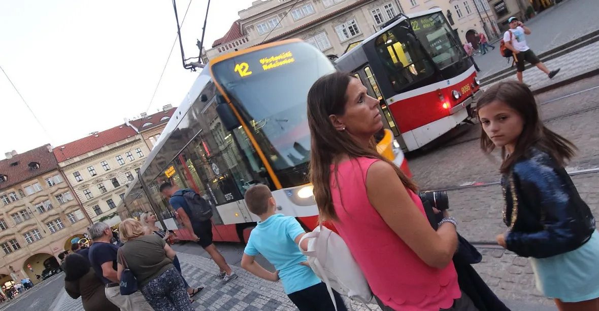 Praha uzavře na tři dny průjezd Malou Stranou, důvodem jsou opravy kolejí a uzavírka nábřeží